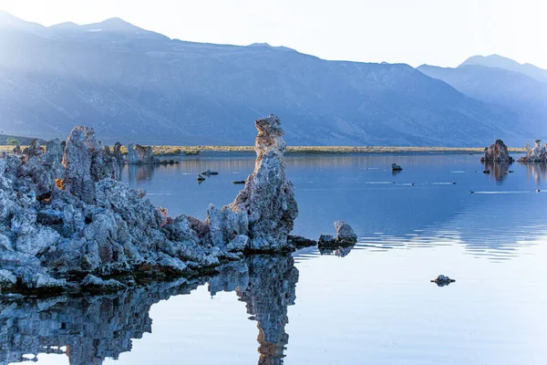 Magische Zonsopgang Mono Lake Een Zoutmeer Californië Kalktuftorens Met Bizarre — Stockfoto