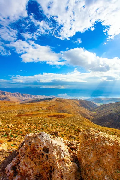 Израиль Древние Терракотовые Горы Окружают Целебные Воды Мертвого Моря Солнечные — стоковое фото