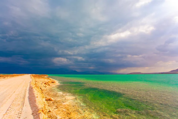 Tempestade Inverno Começa Nuvens Baixas Inverno São Refletidas Água Mar — Fotografia de Stock