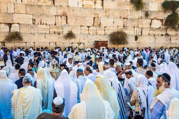 Jerusalem Israel Setembro 2018 Judeus Rezando Envoltos Talit Branco Solene — Fotografia de Stock