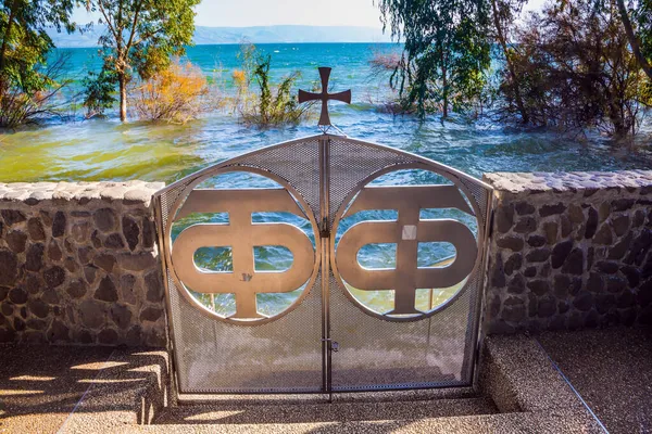 Piccola Bella Porta Che Chiude Discesa Verso Acqua Del Mare — Foto Stock