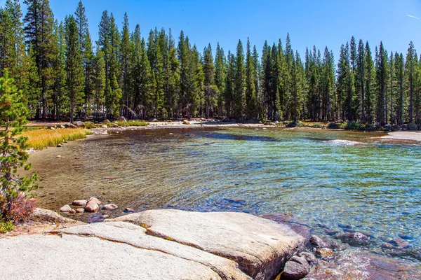 Praias Pedra Cercam Lago Tenaya Belo Parque Yosemite Longo Estrada — Fotografia de Stock