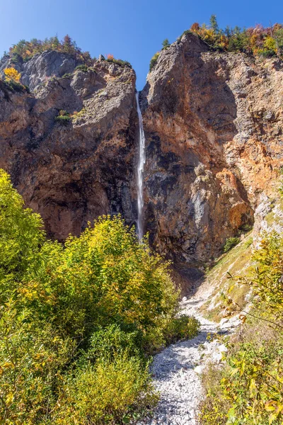 Magnifik Gyllene Höst Bergen Den Pittoreska Rinka Falls Faller Från — Stockfoto