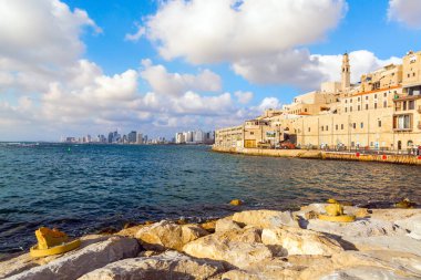 Yaşlı Yaffo. Akdeniz 'de sıcak bir akşam. Yaşlı Yaffo dünyadaki en eski şehirlerden biridir. Etkin, bilişsel ve fotoğraf turizmi kavramı