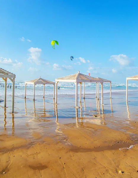 Windy Sunny Day Mediterranean Coast Beach Canopies Sand Illuminated Setting — Stock Photo, Image