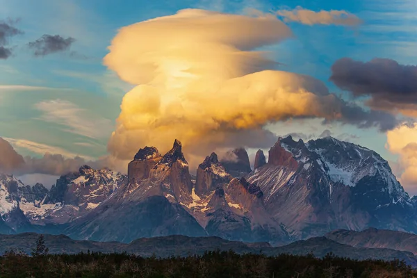 Sudamérica Patagonia Belleza Exótica Los Acantilados Curvos Los Cuernos Las —  Fotos de Stock