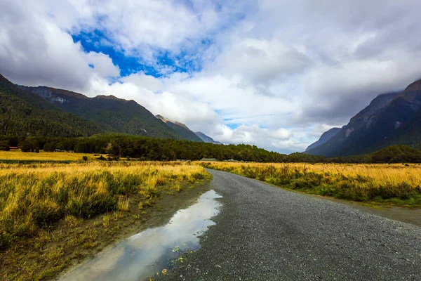 Milford Boğazı Giden Toprak Yol Yeni Zelanda Nın Güney Adası — Stok fotoğraf