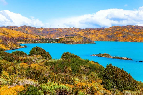 Picturesque Lake Pehoe Patagonian Andes Huge Lake Bright Azure Water — Stock Photo, Image