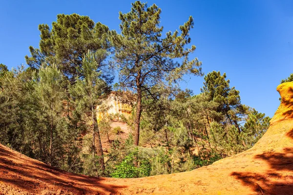 Märkliga Ockerstenar Provence Frankrike Byn Roussillon Promenera Längs Den Vackraste — Stockfoto