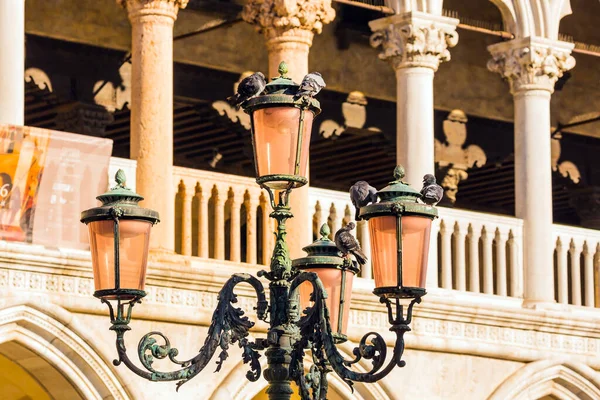 Candeeiros Rua Decorativos Elementos Decorativos Fachada Palácio Doge Viagem Mágica — Fotografia de Stock