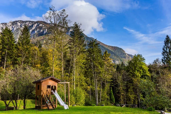 Viaje Para Eslovénia Dia Outono Ensolarado Julian Alps Slide Entretenimento — Fotografia de Stock