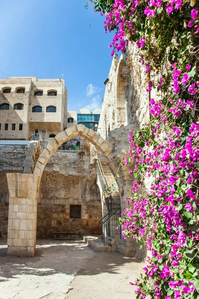Las Ruinas Una Vieja Sinagoga Cálido Día Soleado Antigua Jerusalén — Foto de Stock