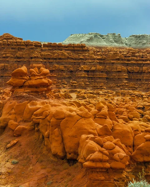 Estados Unidos Pintorescas Figuras Enormes Pequeñas Arenisca Roja Marrón Amarilla —  Fotos de Stock