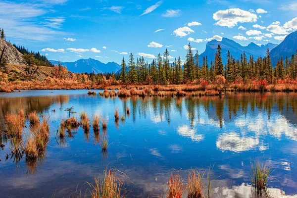 Smooth Water Lake Vermillon Reflects Snow White Clouds Indian Summer — Fotografia de Stock