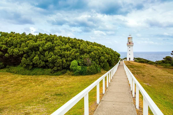 Magnificent Lighthouse Ocean Shore Great Ocean Road Runs Pacific Coast — Foto Stock