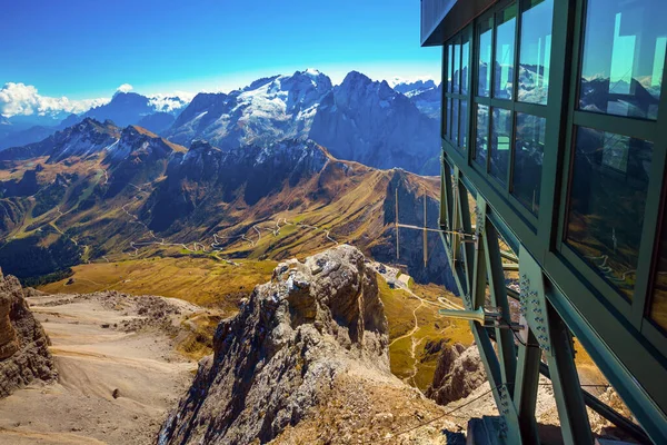 Plataforma Observação Nas Montanhas Pordoi Desfiladeiro Das Dolomitas Dolomitas Neve — Fotografia de Stock