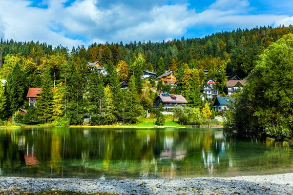 Lago Jasna Nelle Alpi Giulie Orientali Montagne Sono Ricoperte Fitta — Foto Stock