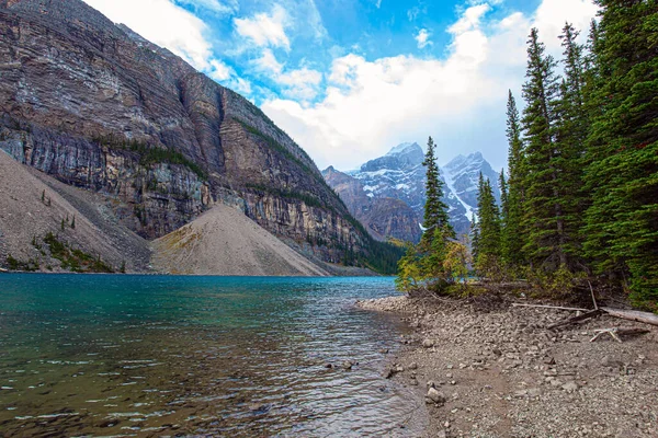 Lago Montês Pitoresco Moraine Canadian Rockies Banff Park Lago Glacial — Fotografia de Stock