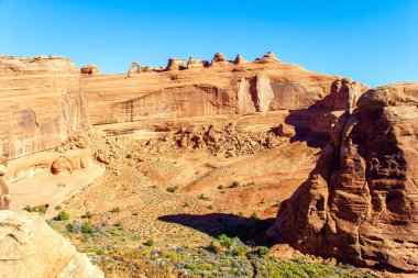 Hassas kemer. Doğa tarafından oluşturulan görkemli kaya bileşimleri, doğal köken, erozyon ve yıpranmanın sonucu. Arches Park 'ın eşsiz güzelliği. Utah, ABD. 