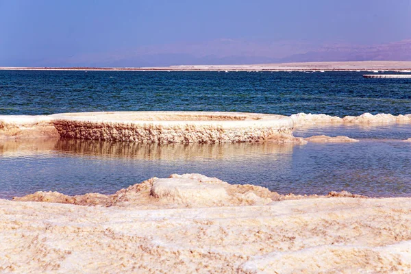 Ισραηλινές Ακτές Της Νεκρής Θάλασσας Εξατμισμένο Αλάτι Σχηματίζει Παράξενα Μοτίβα — Φωτογραφία Αρχείου