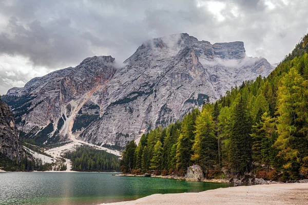 Claro Agua Azul Verde Del Lago Lago Braies Refleja Las — Foto de Stock