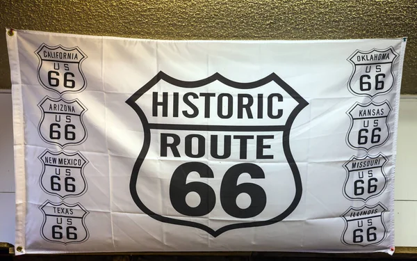 Белый Флаг Исторический Маршрут Отличная Поездка Машине Америке Main Street — стоковое фото