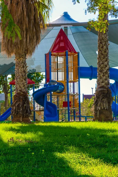 Gran Parque Infantil Para Niños Las Atracciones Organizan Forma Segura —  Fotos de Stock