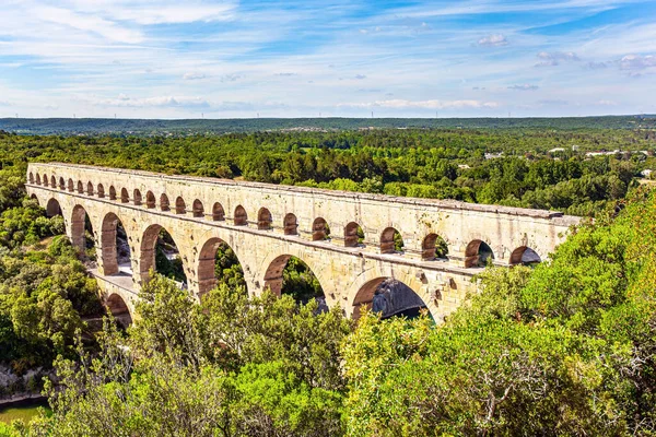 Pont Gard Tallest Roman Aqueduct Aqueduct Pont Gard Connects Hills — Stock Photo, Image