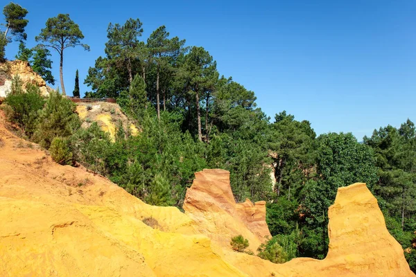 Roussillon Köyü Garip Ocher Kayaları Fransa Provence Güzel Kırmızı Sarı — Stok fotoğraf