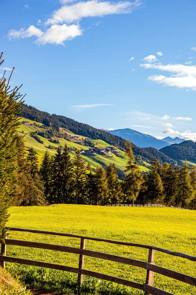 Gyönyörű Falu Dolomitok Santa Maddalena Napnyugta Mesésen Gyönyörű Völgy Dél — Stock Fotó