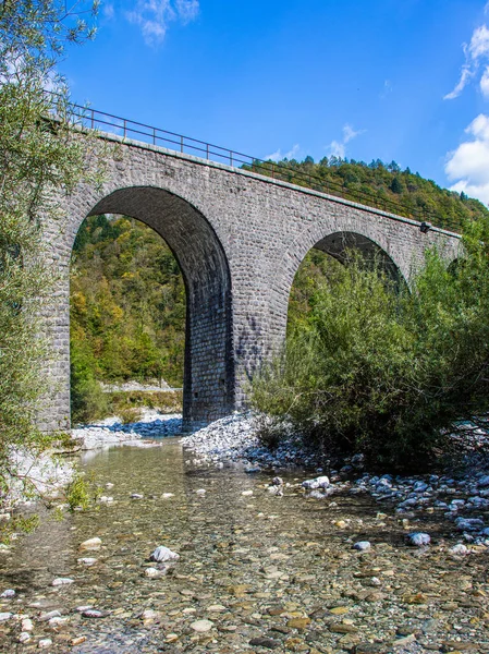 Slovenya Git Julian Alplerinin Sihirli Güzelliği Köprü Idrija Nehri Üzerindeki — Stok fotoğraf