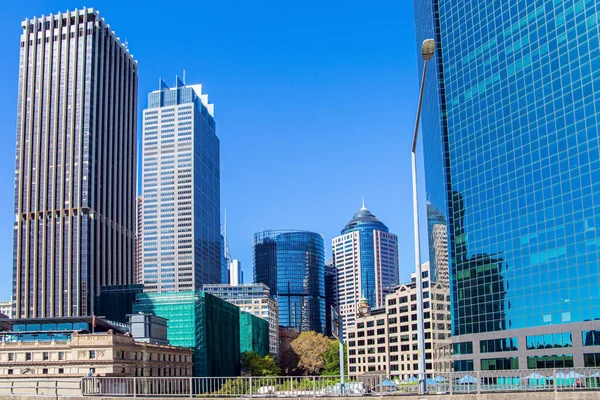 シドニーの近代的な高層ビル シドニーはオーストラリアで最大かつ最古の都市であり ニューサウスウェールズ州の首都です — ストック写真