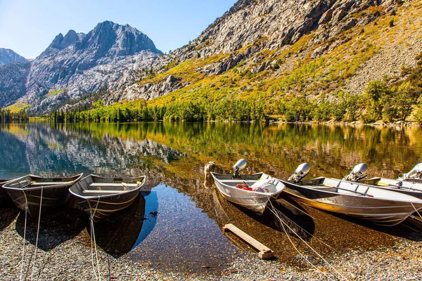 Güzel Kaliforniya Amerika Nın Batısına Sonbahar Gezisi Resimli Gümüş Göl — Stok fotoğraf