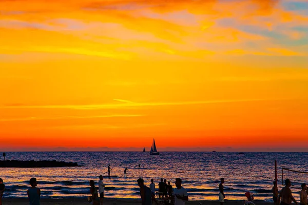 地中海の壮大な暑い夕日 イスラエルのテルアビブ — ストック写真