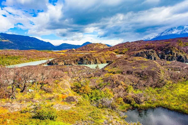 Cielo Nuvole Riflettono Nell Acqua Liscia Pittoresco Fiume Gray Alimentato — Foto Stock