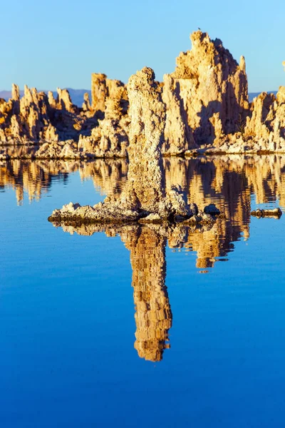 Mono Lake Słone Jezioro Kalifornii Wieże Wapienno Wapienne Dziwnych Kształtach — Zdjęcie stockowe