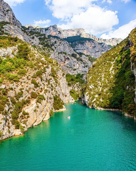 Barcos Turísticos Catamarãs Flutuam Longo Rio Belos Alpes Franceses Desfiladeiro — Fotografia de Stock