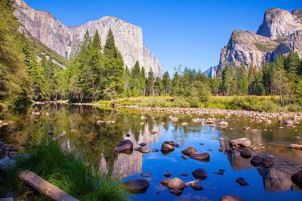 Όμορφη Μέρα Στο Πάρκο Βάλεϊ Yosemite Park Βρίσκεται Στις Πλαγιές — Φωτογραφία Αρχείου