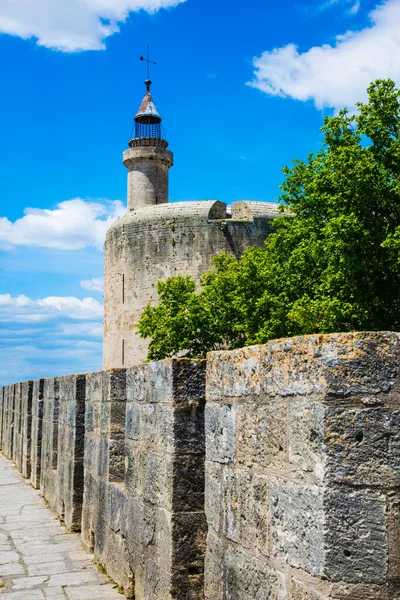 Det Historiska Tornet Constance Antika Murar Den Medeltida Hamnstaden Aigues — Stockfoto