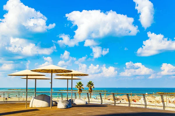 Terraplén Madera Dek Día Soleado Una Hermosa Playa Magnífica Ciudad —  Fotos de Stock