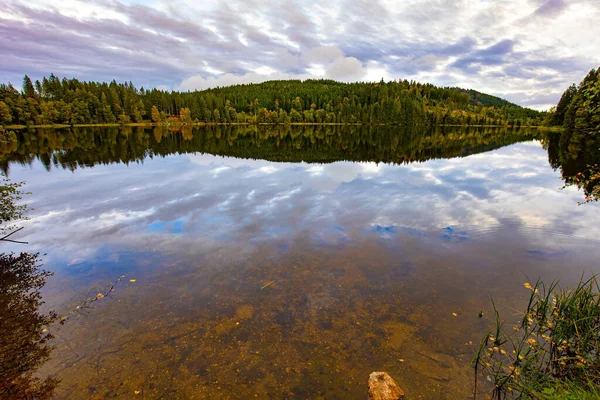Germany Schwarzwald Clouds Coastal Forest Picturesquely Reflected Clear Smooth Water — стокове фото