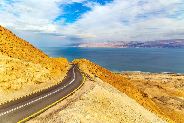 Highway Runs Coast Dead Sea Cloudy January Day Sea Surface — Stockfoto