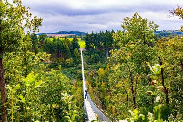 Magnificent Geyerlei Longest Suspension Cable Bridge Germany Woman Professional Camera — Foto Stock