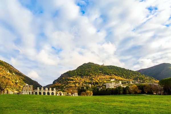 Stad Gubbio Het Umbrische Gebergte Winterse Koude Winderige Dag Ruïnes — Stockfoto