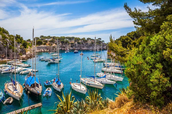 Földközi Tenger Francia Partja Kalantik Provence Látványosságai Nagy Vitorlás Jachtok — Stock Fotó
