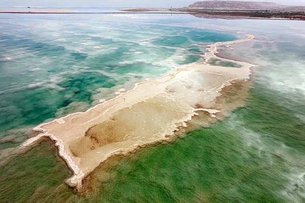 Νεκρά Θάλασσα Νεφελώδης Χειμωνιάτικος Ουρανός Αλάτι Εξατμίζεται Από Νερά Σχηματίζοντας — Φωτογραφία Αρχείου