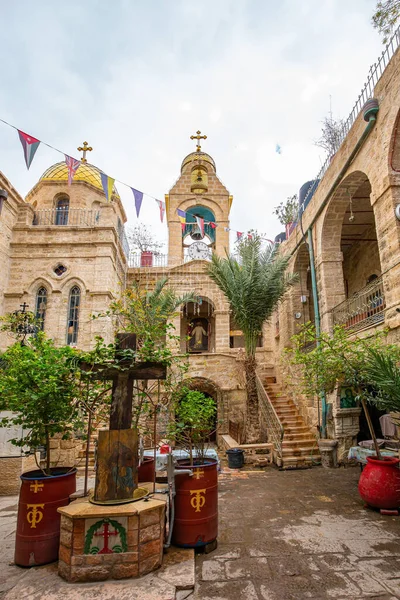 约旦Gerasim修道院的内院 以色列耶路撒冷东正教会 修道院建于1500年前 穹顶和钟楼顶着十字架 — 图库照片