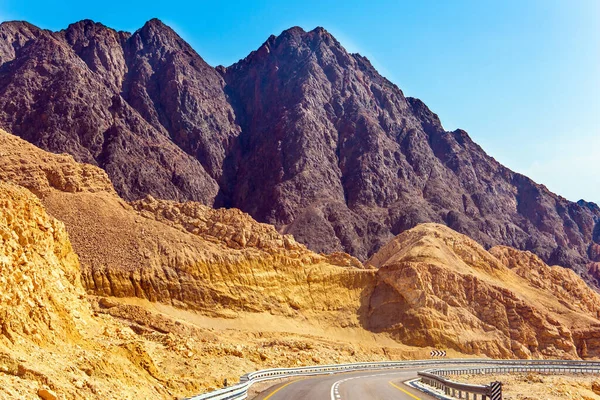 Feldweg Kurven Eingezäunt Die Heiße Schönheit Der Wüste Die Felsen — Stockfoto