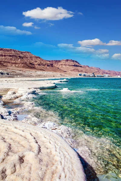 Världens Saltaste Sjö Döda Havet Avdunstat Salt Bildar Kristaller Vattenytan — Stockfoto