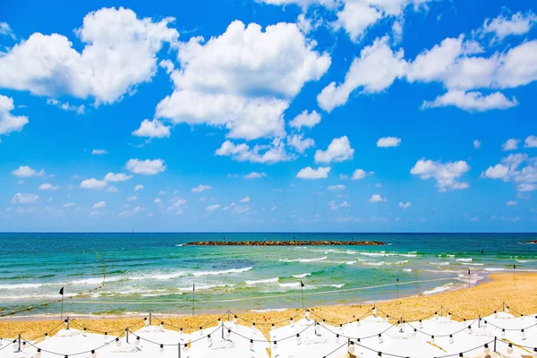 Mediterranean Sea Modern City Tel Aviv Comfortable Red Sun Loungers — Stock Photo, Image